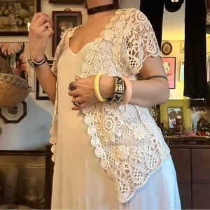 vivid collection of ny cream crocheted floral cardi / size medium